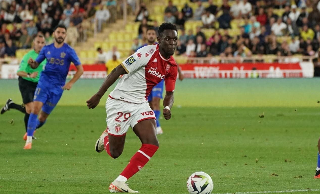 今晚体能课后，阿森纳止住颓势备战法甲，目标明确，年轻球员得到机会的简单介绍