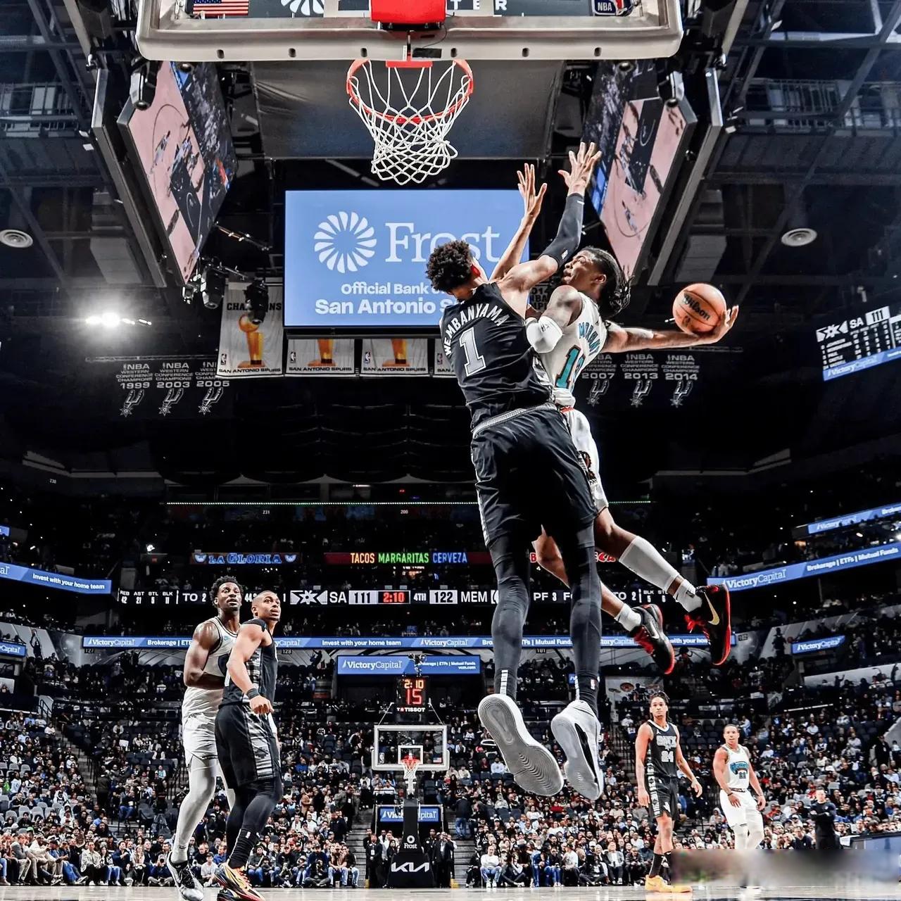 达拉斯独行侠清晨防线松动,志在NBA常规赛名次提升,压力陡增,控场能力受关注 达拉斯独行侠清晨防线松动,志在NBA常规赛名次提升,压力陡增,控场能力受关注