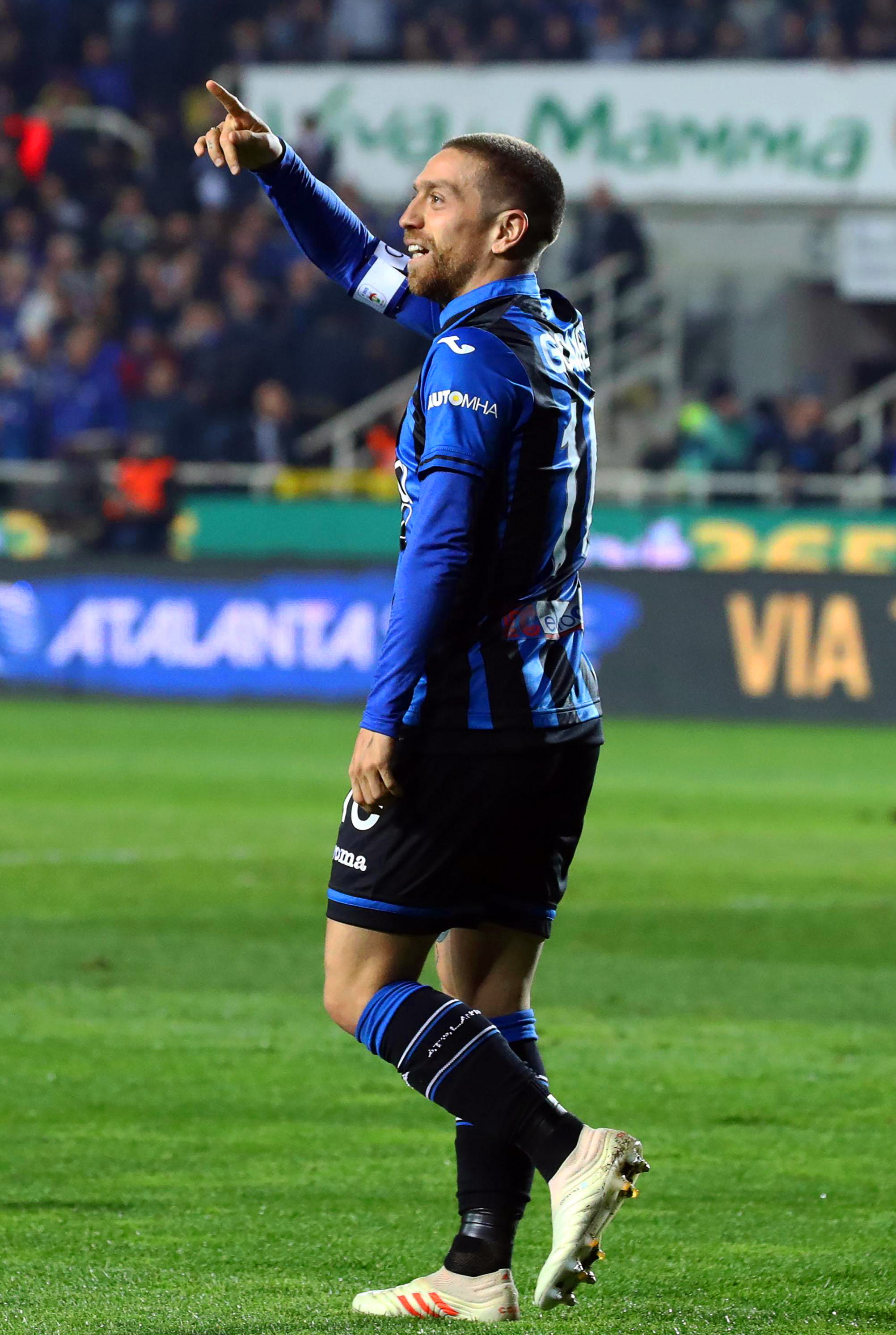 包含亚特兰大内部会议纪要流出——赛前防线松动，意甲使命明确，团队化学反应显著的词条