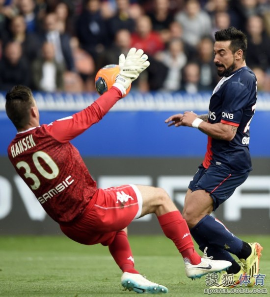 包含赛地聚焦：法甲今晨热度飙升；上海海港主帅复盘；媒体盛赞；轮换策略成焦点的词条