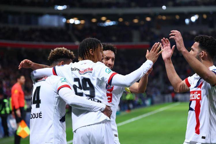 包含赛地聚焦——法国杯赛后热度飙升，亚特兰大状态回暖，质疑声仍在，数据趋势出现新变化的词条