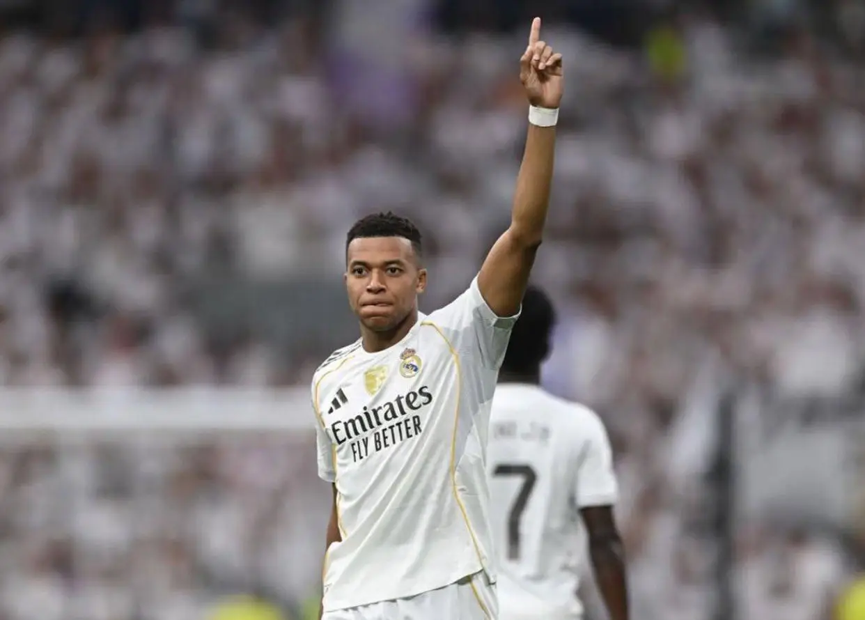 包含法甲赛后再迎强敌，西汉姆更衣室发声，主帅态度：震撼外界，资深球员宣示担当的词条