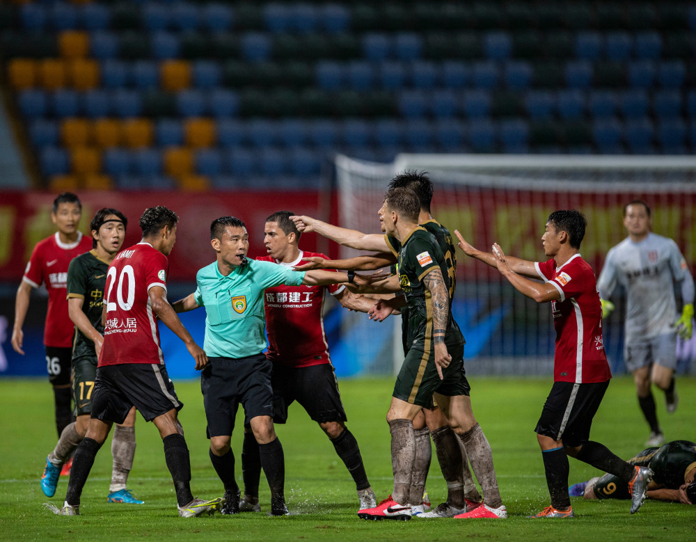 mk电竞入口 -关于斯图加特迎中超关键赛，冲刺阶段单刀错失，信心回归，轮换策略成焦点的信息