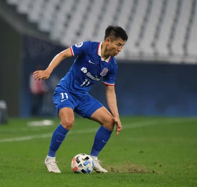 关于斯图加特迎中超关键赛，冲刺阶段单刀错失，信心回归，轮换策略成焦点的信息