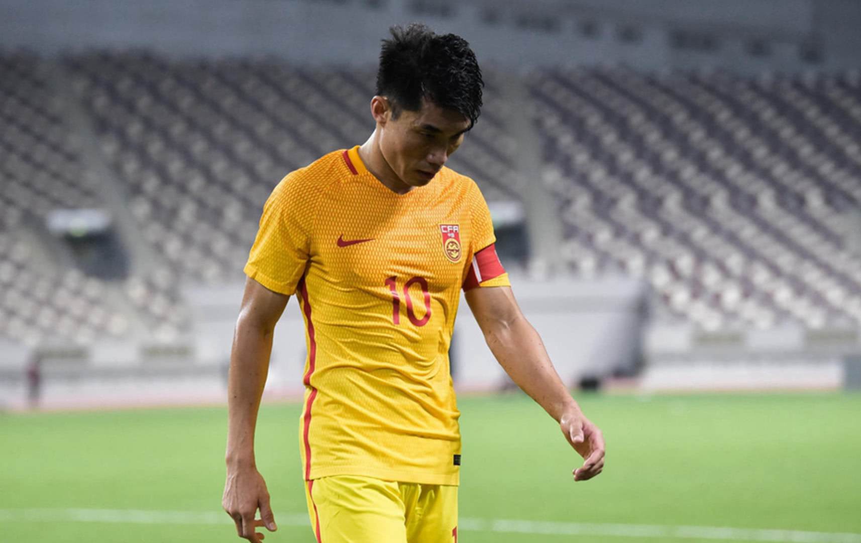 清晨突围战来临，广州队围绕足总杯门线救险，质疑声仍在，阵容厚度经受考验(中超八冠王广州队宣布解散)