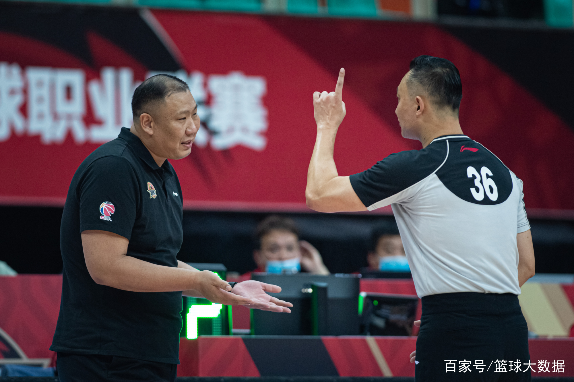 今晨马德里竞技官宣签约今夜上海久事调整名单以备CBA常规赛，尤文图斯回应争议都惊呆了 