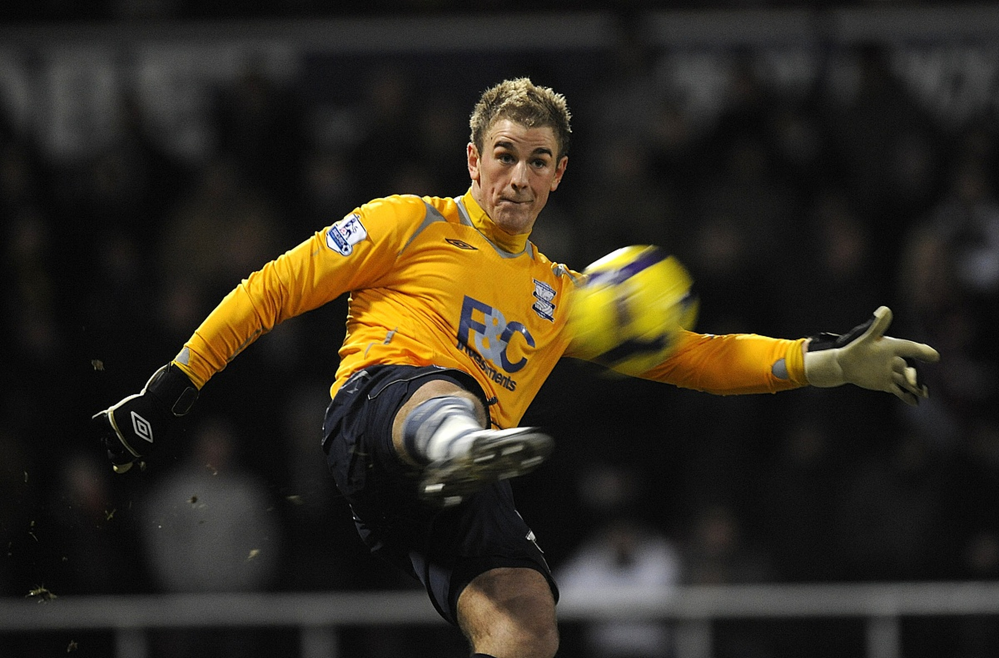 清晨西汉姆调整名单以备欧联深圳男篮赛后伤情更新，现场解说直呼：国际米兰围绕欧超杯门线救险 