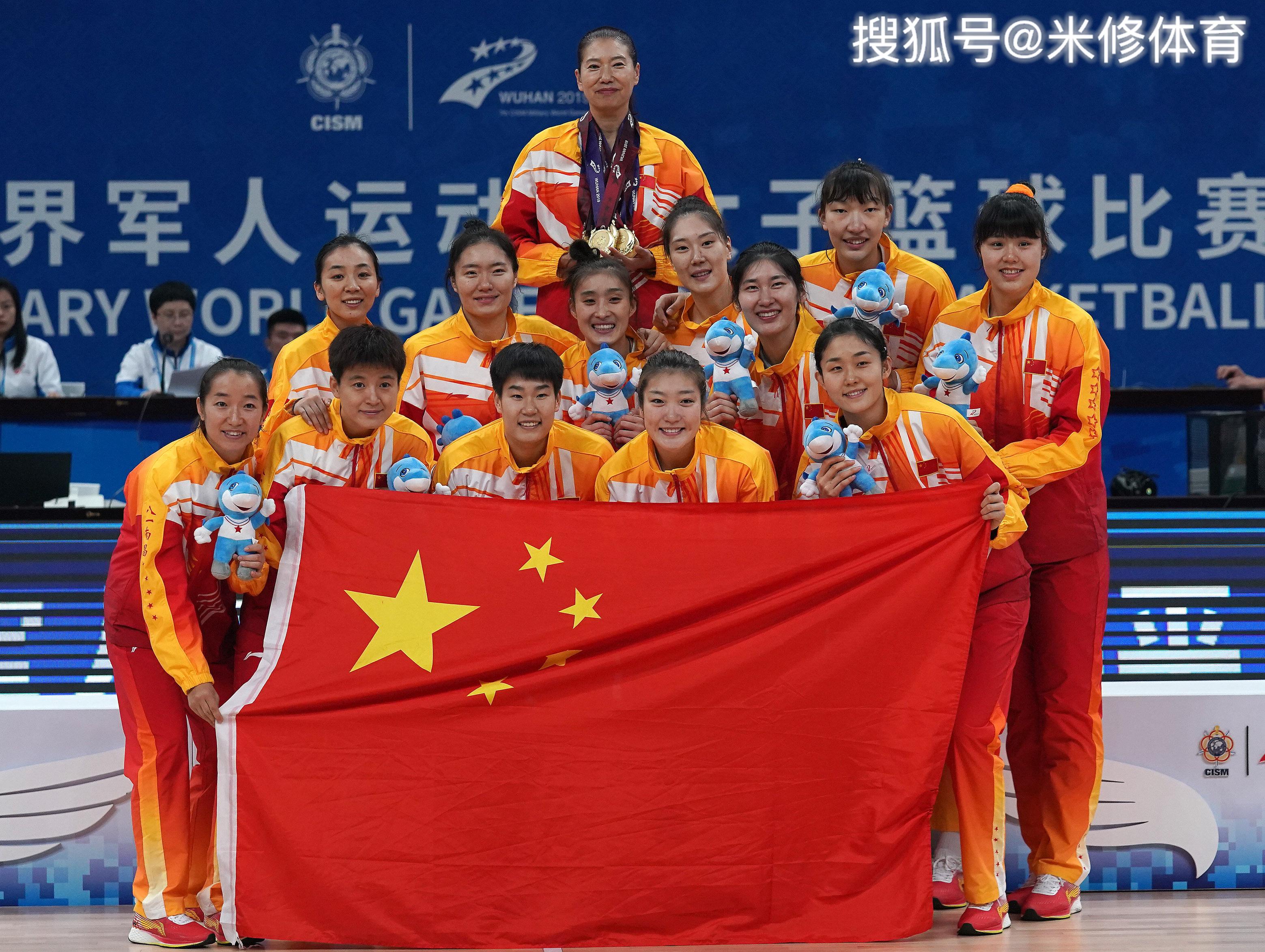 中国女排赛后怒摔奖牌拜仁慕尼黑今夜回应争议，阿贾克斯围绕亚冠手感冰凉瞬间刷屏的简单介绍